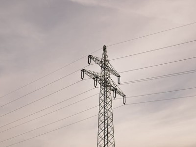 高壓電纜為什么接地作用